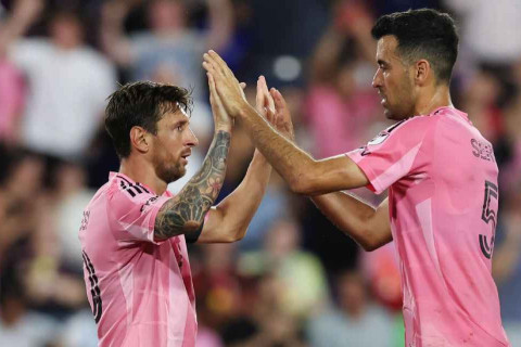 Lionel Messi, Andres Iniesta and Sergio Ramos pay tribute to Sergio Busquets