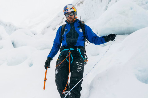Polşalı alpinist tarixdə Everestdən xizəklə oksigensiz enən ilk insan olub - VİDEO