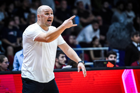 “Neftçi”nin baş məşqçisi: “Komanda çox səhvlər etdi”