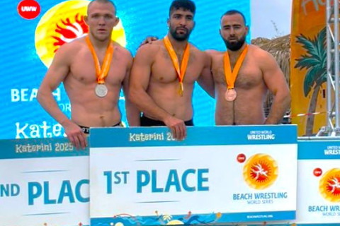 Çimərlik güləşçilərimizdən Dünya Seriyasında 2 medal - FOTO