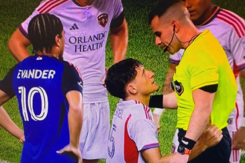 MLS turunun əsas memi: “Orlando” futbolçusu hakimə yalvardı - FOTO/VİDEO
