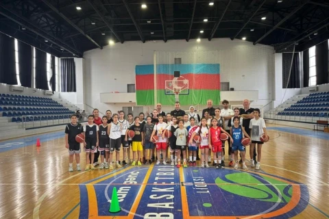 Gənc basketbolçular milli komandaya seçilmək üçün yarışdılar