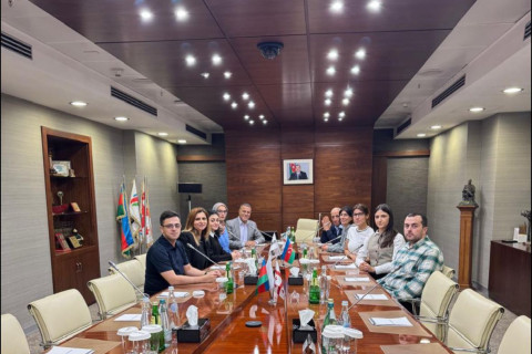 Şahmat Federasiyası rəhbərliyi milli komanda ilə bir arada