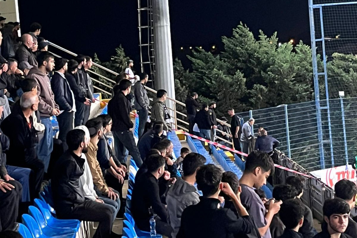 Polis “Neftçi” azarkeşlərini stadiondan çıxarıb