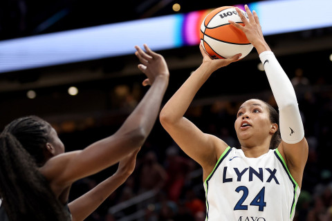 "Игроки должны стоять на коленях". Баскетболистка WNBA передала слова комиссионера лиги