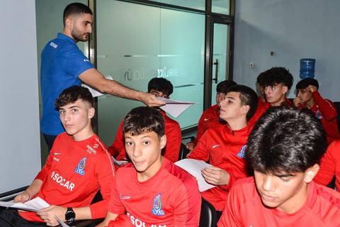 Futbolçularımız üçün danışılmış oyunlara qarşı sessiya - FOTO