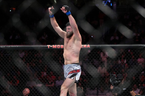 Анкалаев бросил вызов Перейре: "Я нападу на тебя как ненормальный"