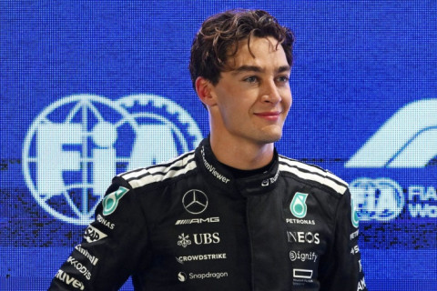 Rassell dəfələrlə “Mercedes”in müqaviləni uzatmaq təkliflərini rədd edib