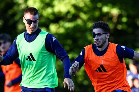 İtaliya futbolçuları “dəniz quldurları” kimi göz sarğısı ilə məşq ediblər - FOTO