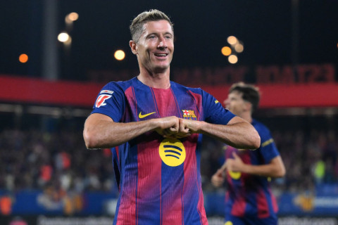 Спортивный директор "Барселоны" высказался о возможном продлении контракта с Левандовским