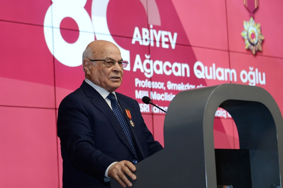Ağacan Abıyev AOA-nın xüsusi mükafatı ilə təltif edilib