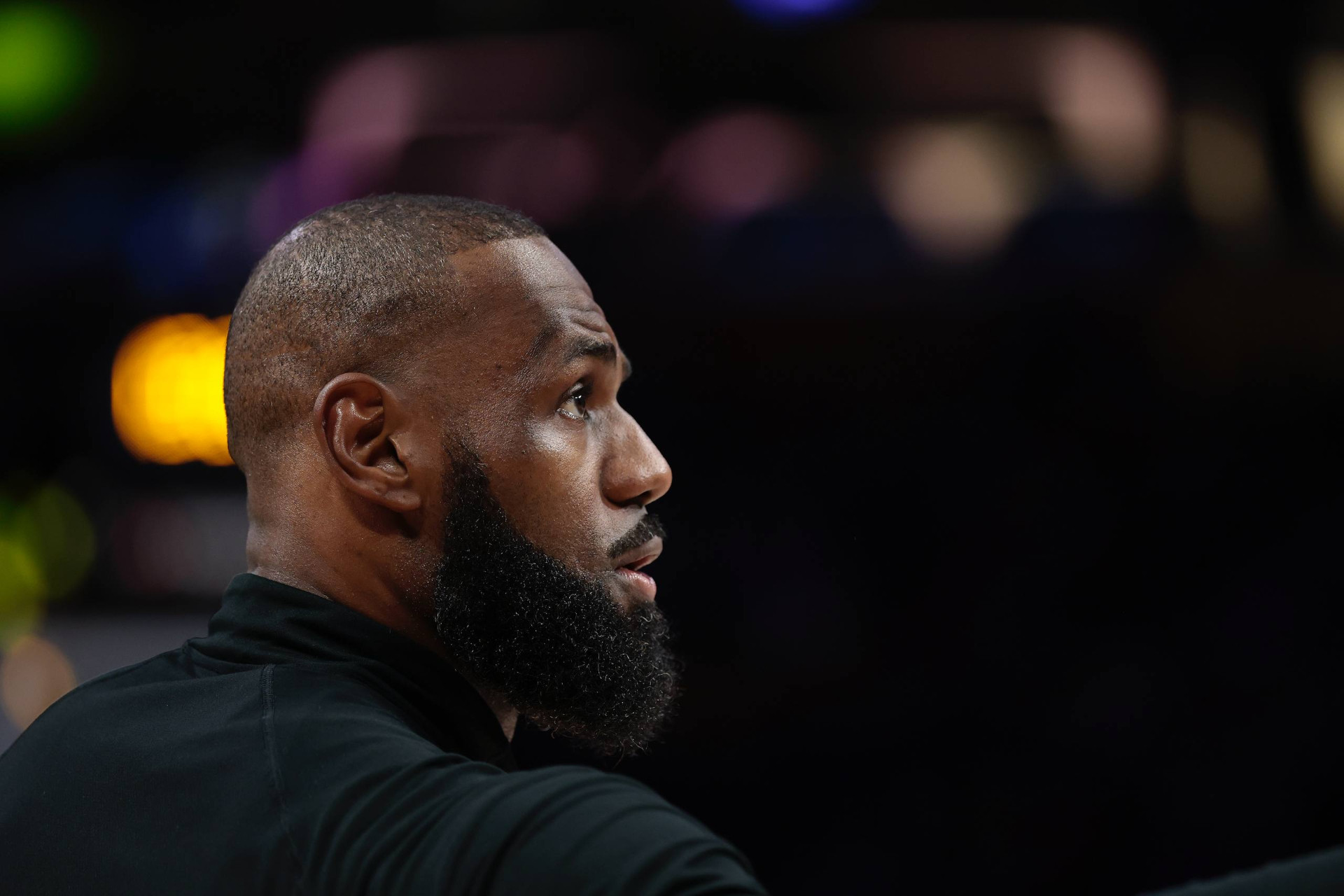 Azarkeş Lebron Ceymsi aldadıcı reklama görə məhkəməyə verdi