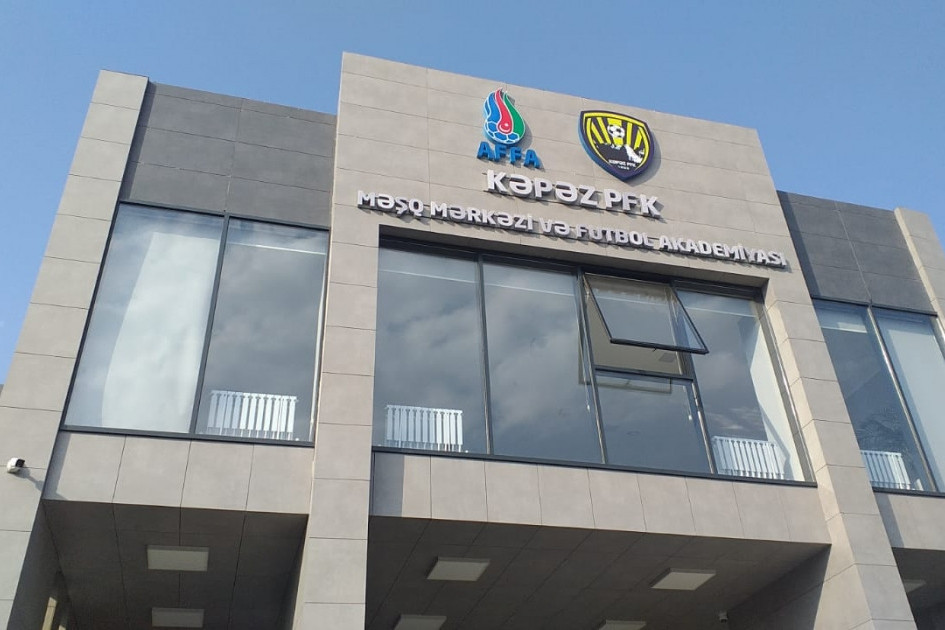 Premyer Liqa klubunda kütləvi ayrılıqlar