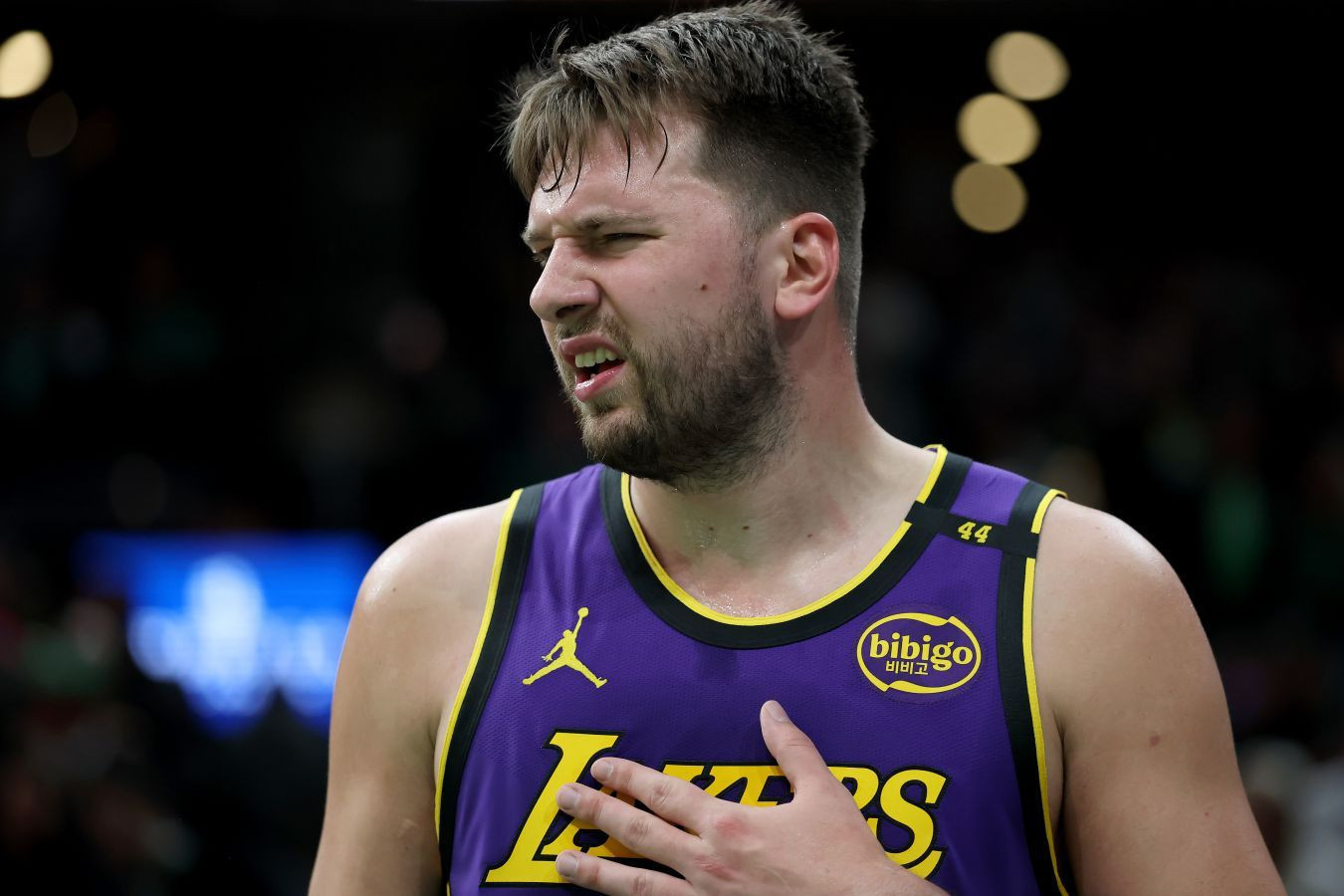 Словенский баскетболист выругался, попробовав острый соус - ВИДЕО