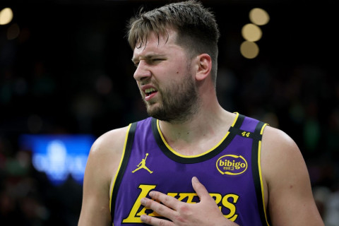 Словенский баскетболист выругался, попробовав острый соус - ВИДЕО