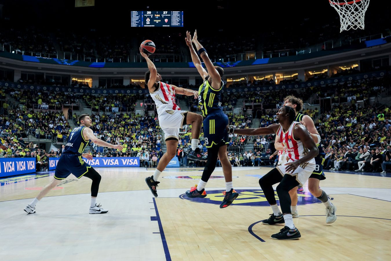 "Црвена Звезда" обыграла "Фенербахче" и одержала первую победу в Евролиге