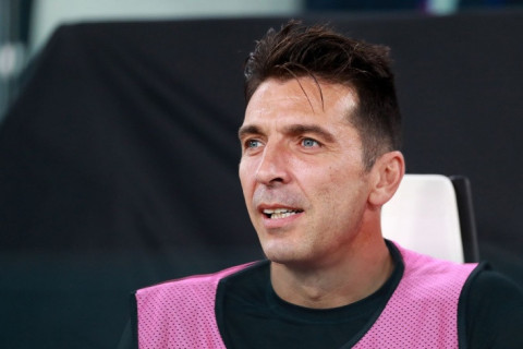 Buffon oğlunun Çexiyanı seçməsi haqda: “İtaliyada soyadı onu əzəcəkdi”