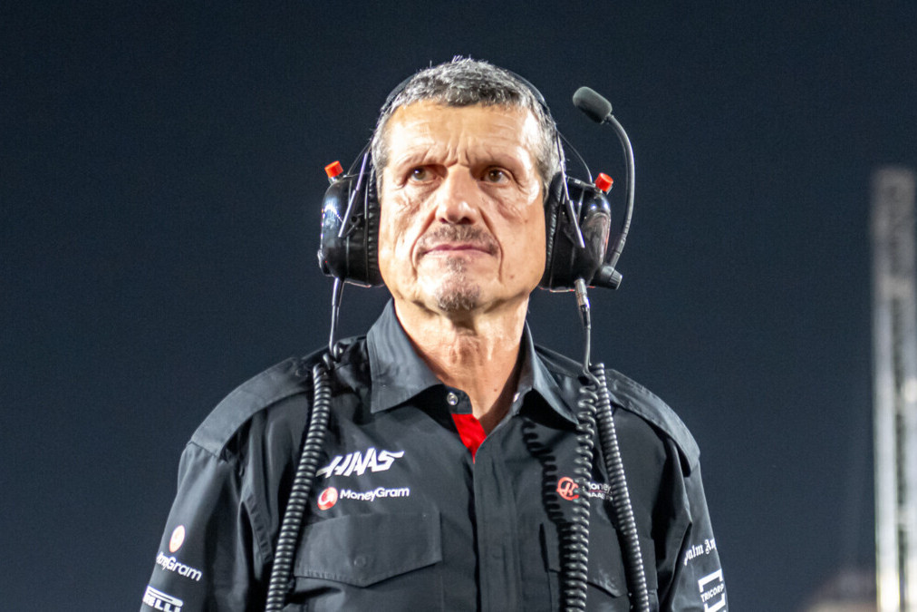 “Haas”ın sabiq rəhbəri Hemiltonun “Ferrari”dəki çətinliklərini izah edib