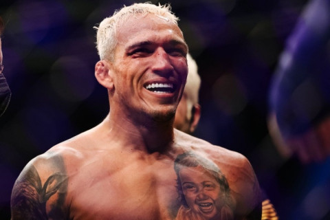 Оливейра победил Гамрота в главном поединке турнира UFC Fight Night в Рио‑де‑Жанейро - ВИДЕО