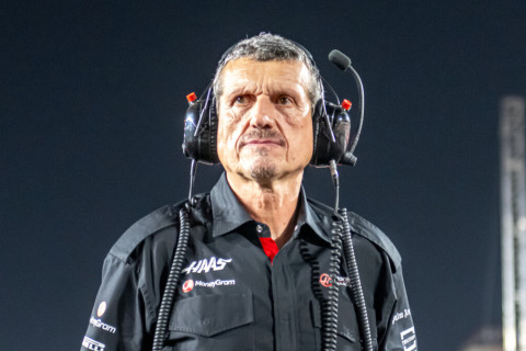 “Haas”ın sabiq rəhbəri Hemiltonun “Ferrari”dəki çətinliklərini izah edib
