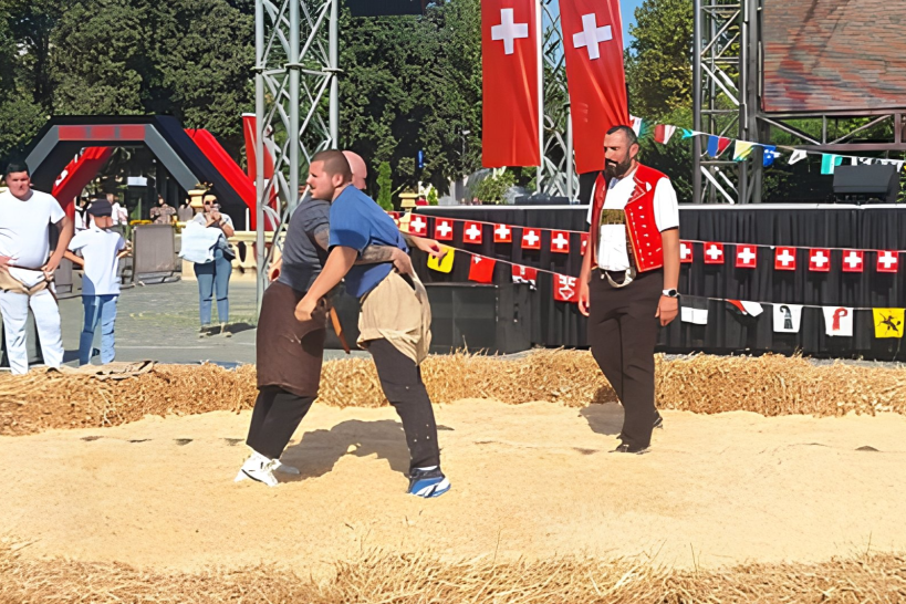 Azərbaycan və İsveçrə güləşçiləri Bakı bulvarında üz-üzə gəldilər - FOTO
