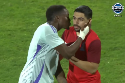 Şotlandiyalı futbolçu Azərbaycan yığmasının üzvünü öpmək istədi - VİDEO