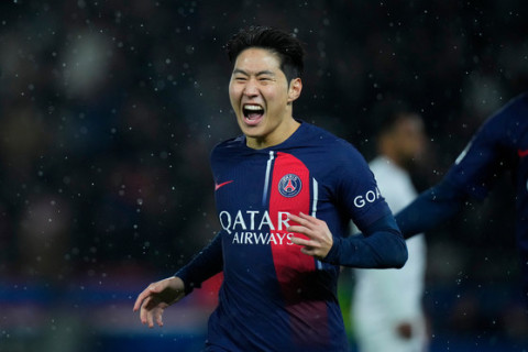 Li Kan İn Asiyada ilin futbolçusu seçilib