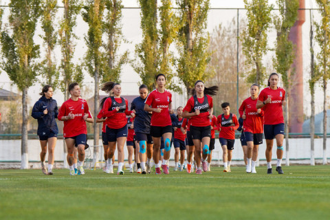 Qadın futbol millisinin Qazaxıstanda ilk məşqi - FOTOREPORTAJ