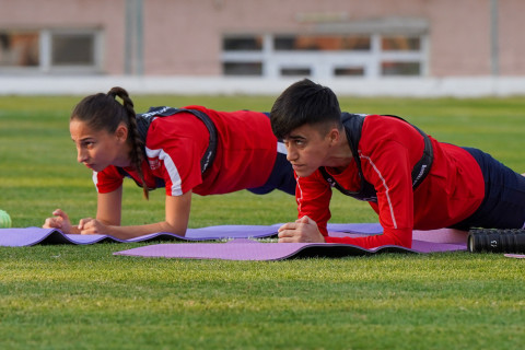 Qadın futbol millisinin Qazaxıstanda ilk məşqi - FOTOREPORTAJ