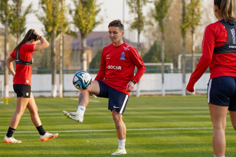 Qadın futbol millisinin Qazaxıstanda ilk məşqi - FOTOREPORTAJ