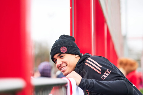 Jamal Musiala resumes training after Bayern Munich injury - VIDEO