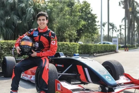 Sabiq “Formula-1” pilotu atasını bıçaqlayaraq ÖLDÜRÜB