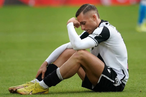 Gerard Deulofeu continues training despite injury setbacks
