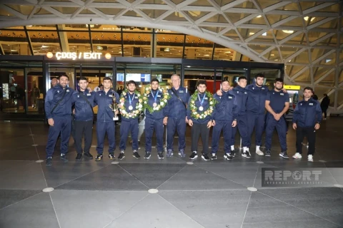 Azerbaijani Greco-Roman wrestlers return home after historic success at U-23 World Championships - PHOTO
