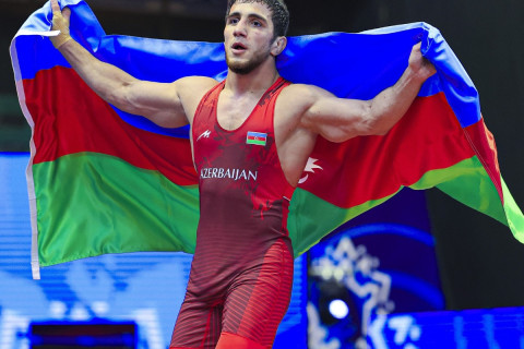 Dünya çempionatı: Bir güləşçimiz qızıl, digəri gümüş medal qazanıb - YENİLƏNİB + FOTO/VİDEO