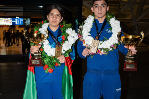 Azerbaijani U-15 boxing team returns home after successful European Championship - PHOTO