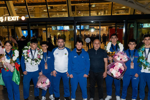 Azerbaijani U-15 boxing team returns home after successful European Championship - PHOTO
