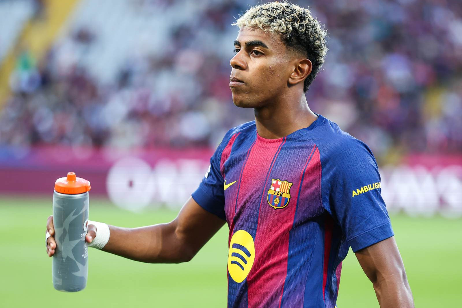 "Барселона" отменила часть публичных выходов Ямаля после скандала вокруг "Эль класико"