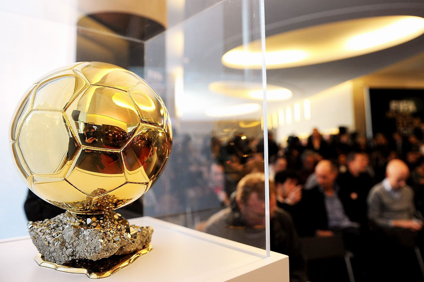 Дембеле не вошел в список претендентов на "Золотой мяч" - 2026