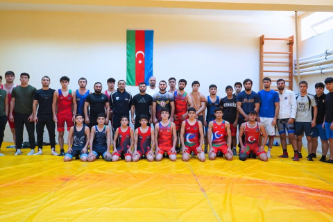 Гаджи Алиев и Эльдениз Азизли поделились секретами успеха с молодыми борцами