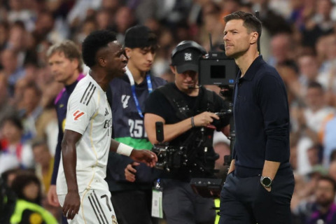 Алонсо принял извинения Винисиуса после его недовольства заменой в матче с "Барселоной"