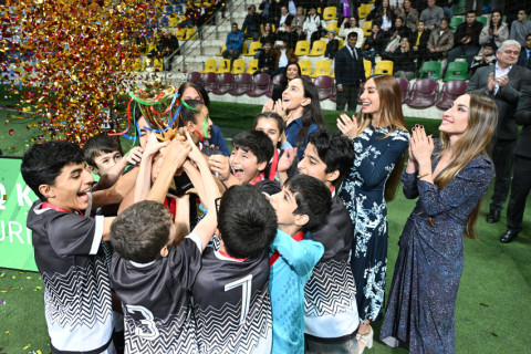 По инициативе Лейлы Алиевой организован очередной турнир по мини-футболу среди команд детских домов