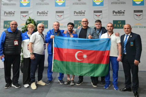 Азербайджанский тяжелоатлет завоевал три серебряные медали на чемпионате Европы - ФОТО/ВИДЕО