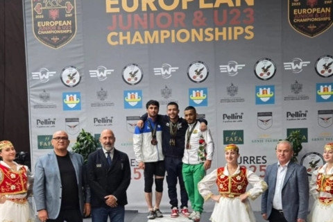 Азербайджанский тяжелоатлет завоевал три серебряные медали на чемпионате Европы - ФОТО/ВИДЕО