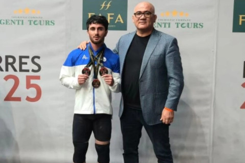 Азербайджанский тяжелоатлет завоевал три серебряные медали на чемпионате Европы - ФОТО/ВИДЕО