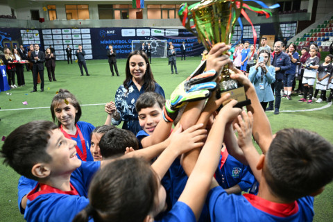 Leyla Əliyevanın təşəbbüsü ilə uşaq evlərinin komandaları arasında minifutbol turniri təşkil olunub - FOTO