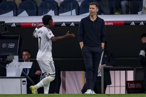 “Real”ın prezidenti Vinisiusla Alonsonu barışdırmaq istəyir