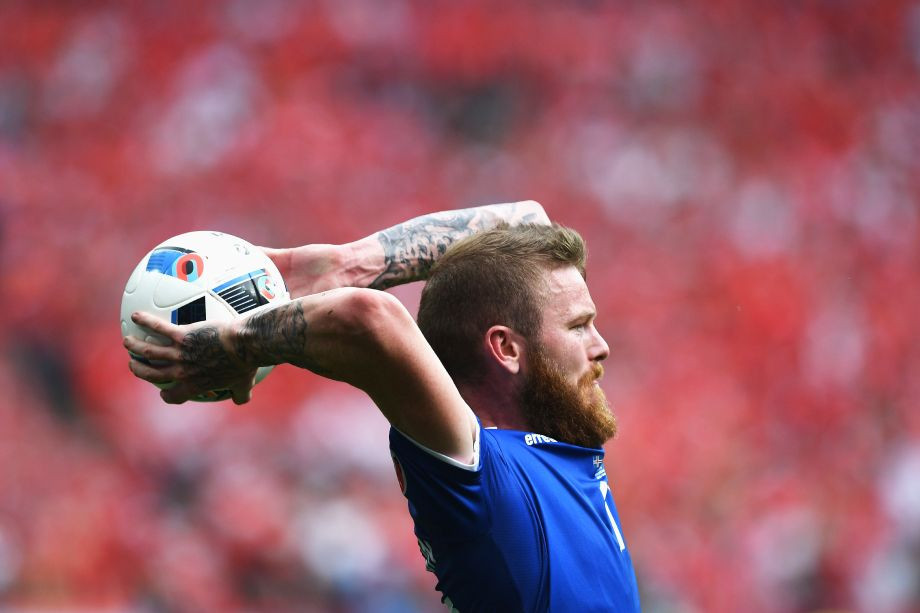 Futbolda aut atışları və qapı zərbələri qaydası dəyişə bilər