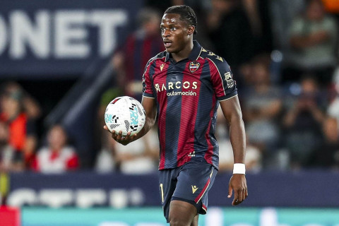 "Реал" может перехватить трансферную цель "Барселоны" Эйонга