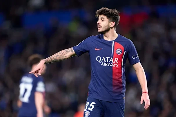 21 yaşlı braziliyalı müdafiəçisi PSJ-dəki taleyinə aydınlıq gətirdi